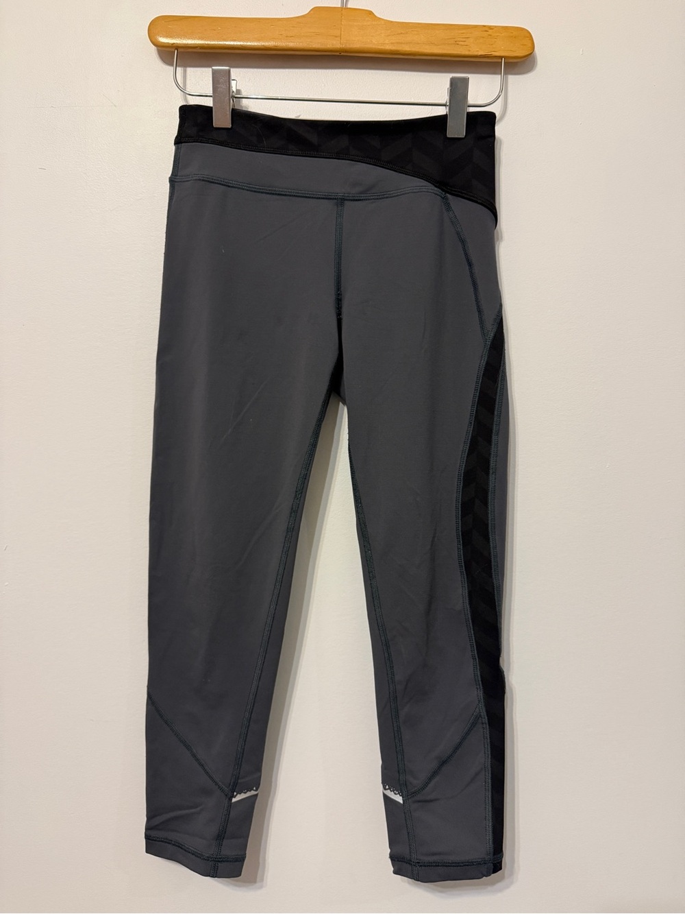 Ivivva By Lululemon Girl's Size 10 Grey & Black Cropped Active Leggings Bottoms